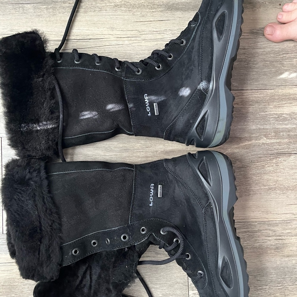 LOWA Women's Black Winter Boots with Faux Fur Lining - Size 7